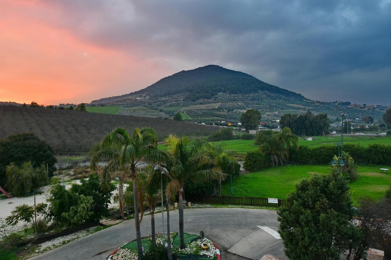 Pearl Of The Valley Hotel Kfar Tavor Exterior foto
